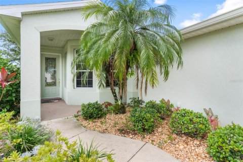 House in Tavares, Florida 2 bedrooms, 170.38 sq.m. № 1820636 - photo 3