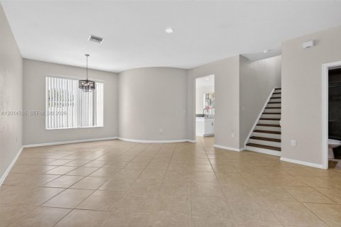Villa ou maison à louer à Miramar, Floride: 4 chambres, 209.96 m2 № 2076505 - photo 6