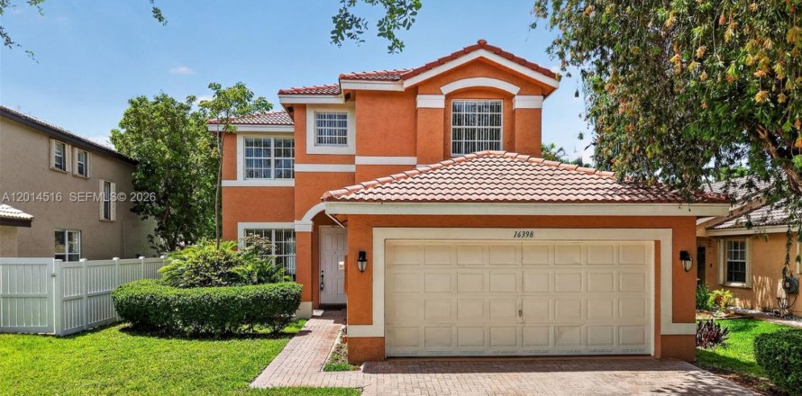 Villa ou maison à Miramar, Floride 4 chambres, 209.96 m2 № 2076505