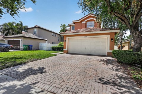 Villa ou maison à louer à Miramar, Floride: 4 chambres, 209.96 m2 № 2076505 - photo 3