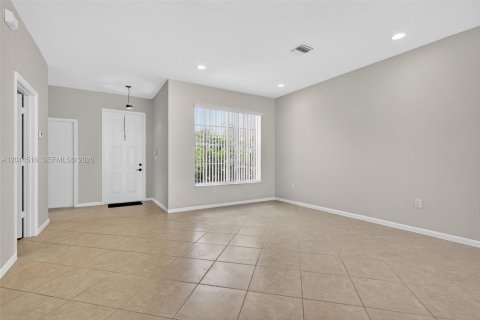 Villa ou maison à louer à Miramar, Floride: 4 chambres, 209.96 m2 № 2076505 - photo 8