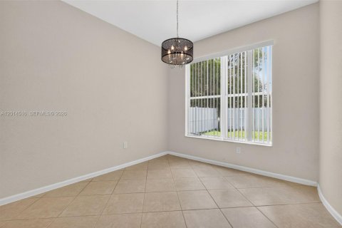 Villa ou maison à louer à Miramar, Floride: 4 chambres, 209.96 m2 № 2076505 - photo 7