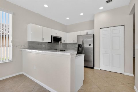 Villa ou maison à louer à Miramar, Floride: 4 chambres, 209.96 m2 № 2076505 - photo 14