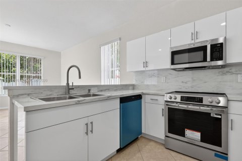 Villa ou maison à louer à Miramar, Floride: 4 chambres, 209.96 m2 № 2076505 - photo 16