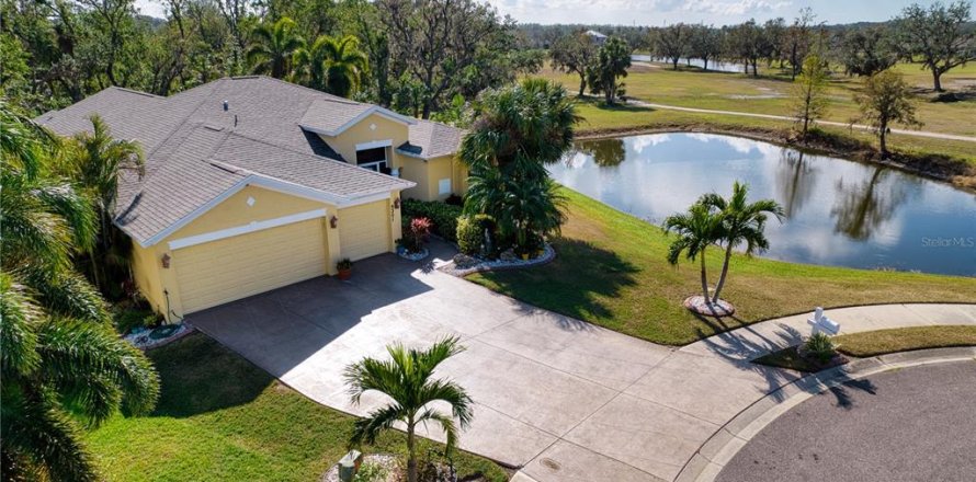 House in Palmetto, Florida 4 bedrooms, 206.15 sq.m. № 1517549