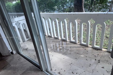 Condo in Coral Gables, Florida, 1 bedroom  № 2007598 - photo 28