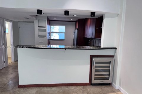 Condo in Coral Gables, Florida, 1 bedroom  № 2007598 - photo 11