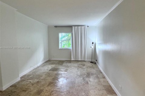 Condo in Coral Gables, Florida, 1 bedroom  № 2007598 - photo 18