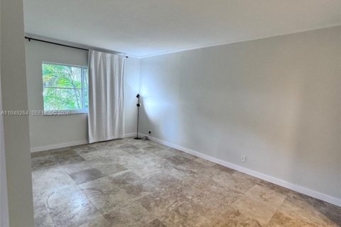 Condo in Coral Gables, Florida, 1 bedroom  № 2007598 - photo 17