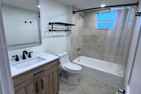 Condo in Coral Gables, Florida, 1 bedroom  № 2007598 - photo 22