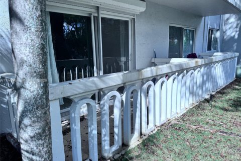 Condo in Coral Gables, Florida, 1 bedroom  № 2007598 - photo 29