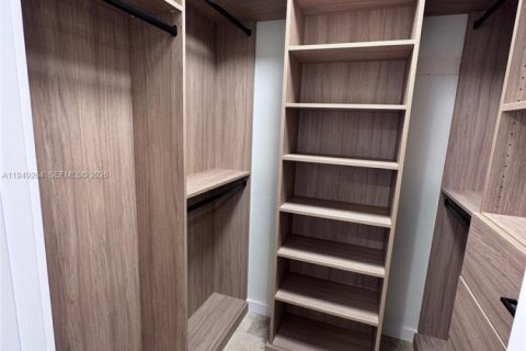 Condo in Coral Gables, Florida, 1 bedroom  № 2007598 - photo 24