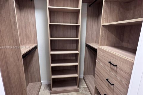 Condo in Coral Gables, Florida, 1 bedroom  № 2007598 - photo 25