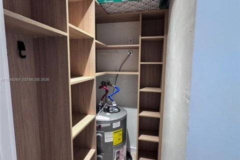 Condo in Coral Gables, Florida, 1 bedroom  № 2007598 - photo 26