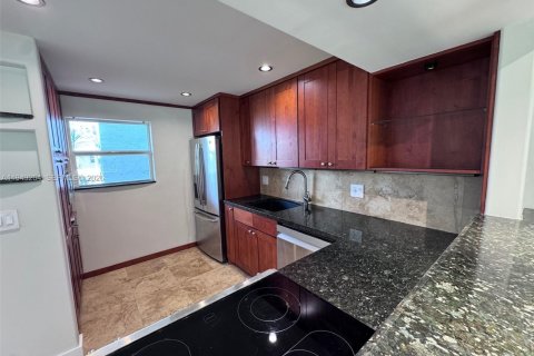 Condo in Coral Gables, Florida, 1 bedroom  № 2007598 - photo 4