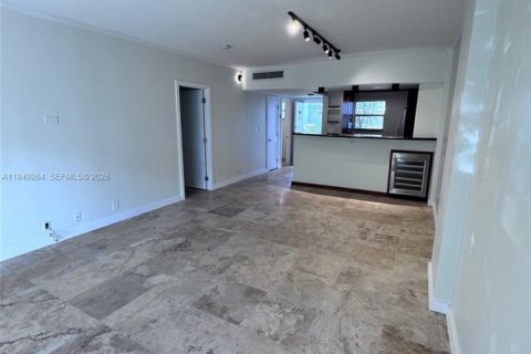 Condo in Coral Gables, Florida, 1 bedroom  № 2007598 - photo 12