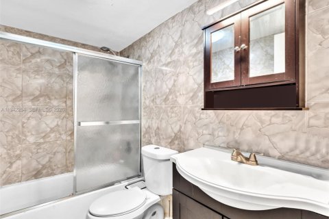 Copropriété à louer à Aventura, Floride: 3 chambres, 128.21 m2 № 1999528 - photo 28