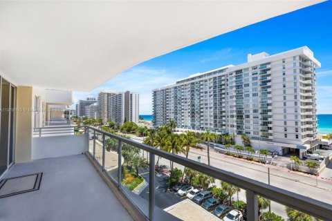 Снять в аренду кондоминиум в Майами-Бич, Флорида 2 спальни, 110.55м2, № 1975682 - фото 21