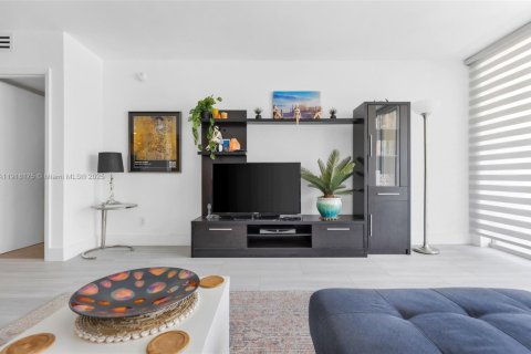 Снять в аренду кондоминиум в Майами-Бич, Флорида 2 спальни, 110.55м2, № 1975682 - фото 8