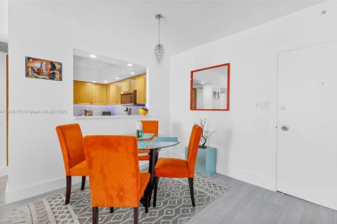 Снять в аренду кондоминиум в Майами-Бич, Флорида 2 спальни, 110.55м2, № 1975682 - фото 4