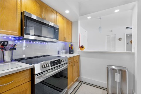 Снять в аренду кондоминиум в Майами-Бич, Флорида 2 спальни, 110.55м2, № 1975682 - фото 12