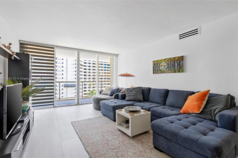 Снять в аренду кондоминиум в Майами-Бич, Флорида 2 спальни, 110.55м2, № 1975682 - фото 3