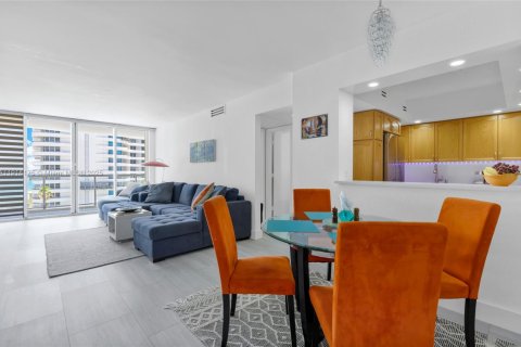 Снять в аренду кондоминиум в Майами-Бич, Флорида 2 спальни, 110.55м2, № 1975682 - фото 6