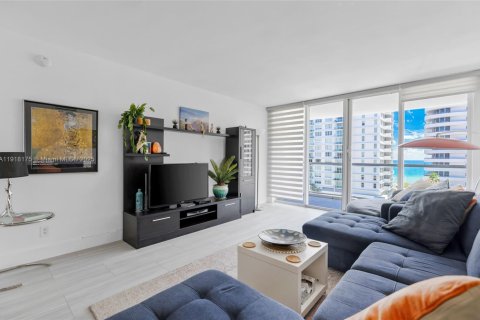 Condominio en Miami Beach, Florida, 2 dormitorios  № 1975682