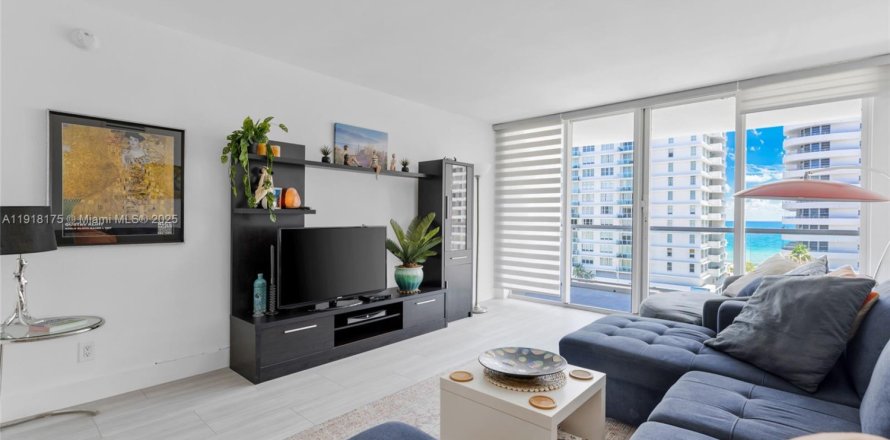 Кондоминиум с 2 спальнями в Майами-Бич, Флорида № 1975682