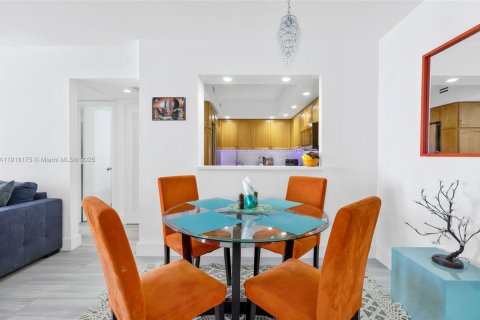 Снять в аренду кондоминиум в Майами-Бич, Флорида 2 спальни, 110.55м2, № 1975682 - фото 5