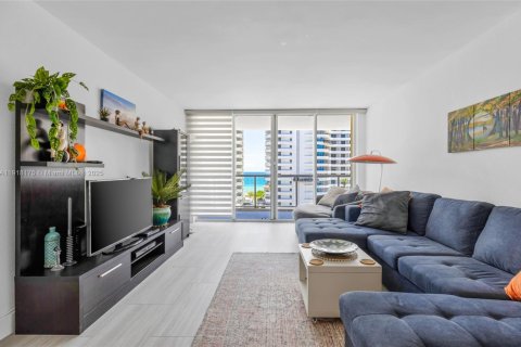 Снять в аренду кондоминиум в Майами-Бич, Флорида 2 спальни, 110.55м2, № 1975682 - фото 2