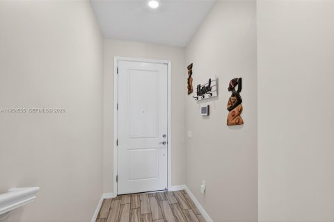 Touwnhouse à vendre à Lake Worth, Floride: 3 chambres, 176.05 m2 № 2009545 - photo 4