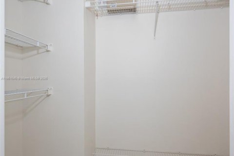 Copropriété à vendre à Surfside, Floride: 2 chambres, 139.35 m2 № 1963116 - photo 23