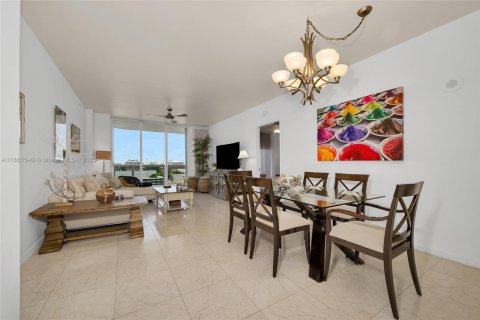 Copropriété à vendre à Surfside, Floride: 2 chambres, 139.35 m2 № 1963116 - photo 4