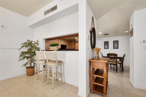 Copropriété à vendre à Surfside, Floride: 2 chambres, 139.35 m2 № 1963116 - photo 11