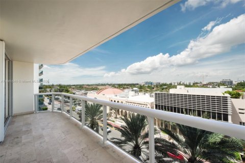 Copropriété à vendre à Surfside, Floride: 2 chambres, 139.35 m2 № 1963116 - photo 30
