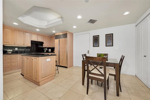 Copropriété à vendre à Surfside, Floride: 2 chambres, 139.35 m2 № 1963116 - photo 12