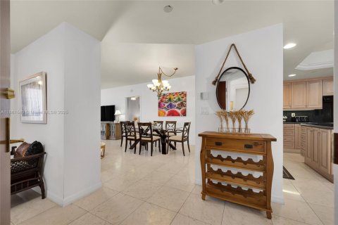 Copropriété à vendre à Surfside, Floride: 2 chambres, 139.35 m2 № 1963116 - photo 3