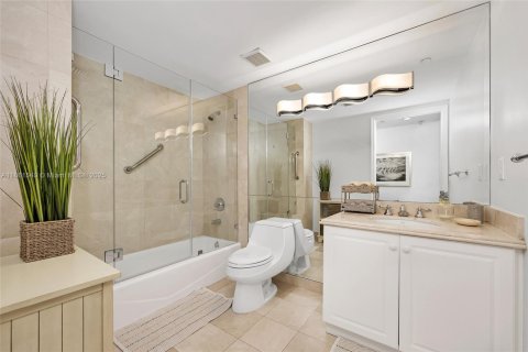 Copropriété à vendre à Surfside, Floride: 2 chambres, 139.35 m2 № 1963116 - photo 27