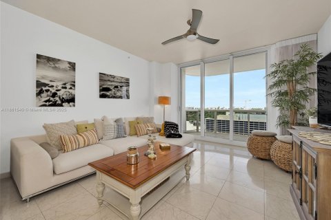 Copropriété à vendre à Surfside, Floride: 2 chambres, 139.35 m2 № 1963116 - photo 8