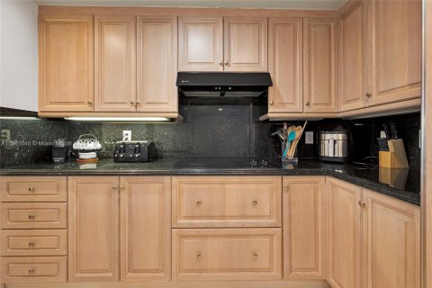 Copropriété à vendre à Surfside, Floride: 2 chambres, 139.35 m2 № 1963116 - photo 15