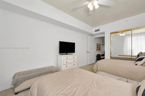 Copropriété à vendre à Surfside, Floride: 2 chambres, 139.35 m2 № 1963116 - photo 26