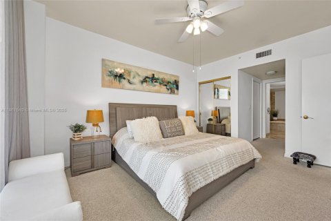 Copropriété à vendre à Surfside, Floride: 2 chambres, 139.35 m2 № 1963116 - photo 19