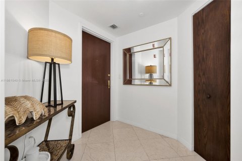 Copropriété à vendre à Surfside, Floride: 2 chambres, 139.35 m2 № 1963116 - photo 2