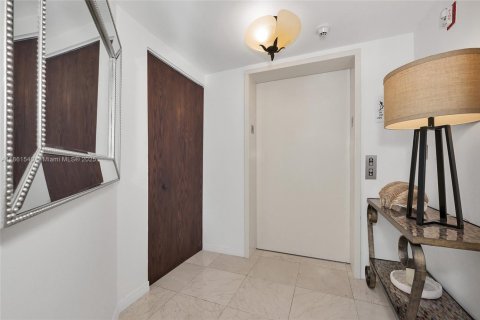 Copropriété à vendre à Surfside, Floride: 2 chambres, 139.35 m2 № 1963116 - photo 1