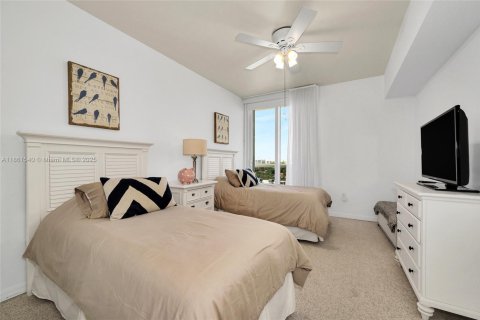 Copropriété à vendre à Surfside, Floride: 2 chambres, 139.35 m2 № 1963116 - photo 25