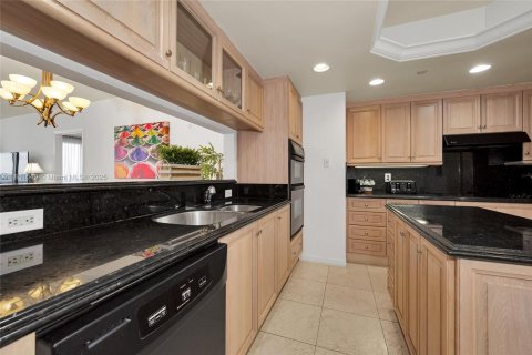 Copropriété à vendre à Surfside, Floride: 2 chambres, 139.35 m2 № 1963116 - photo 14