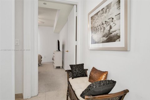 Copropriété à vendre à Surfside, Floride: 2 chambres, 139.35 m2 № 1963116 - photo 24