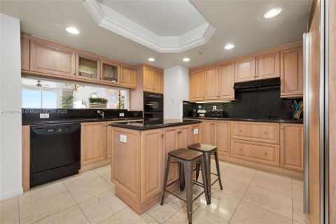 Copropriété à vendre à Surfside, Floride: 2 chambres, 139.35 m2 № 1963116 - photo 13