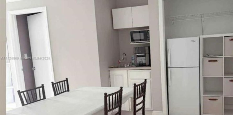Immobilier commercial à Miami, Floride 1 chambre, 161.46 m2 № 1797491
